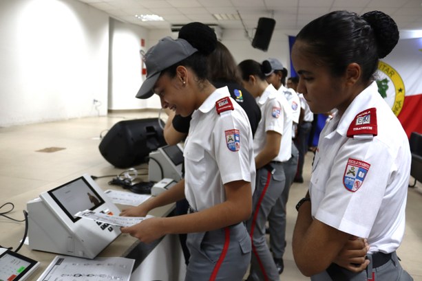 TRE-MT VOTO CONSCIENTE NA ESCOLA MILITAR TIRADENTES DE CUIABA - CAPA